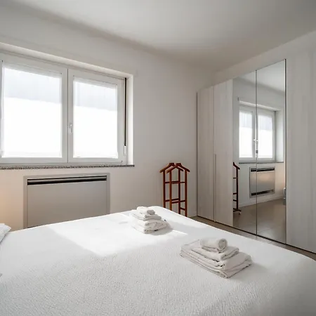 Casa La Rosa - Waterfront Apartament