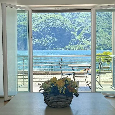 Casa La Rosa - Waterfront Apartment Abbadia Lariana